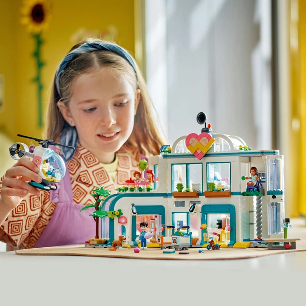 Конструктор LEGO Friends Лікарня в Хартлейк-Сіті 1045 деталей (42621) - зображення 10