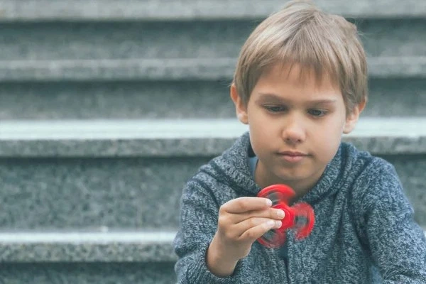 Спиннер классический, 3 лопасти, вращающаяся игрушка антистресс, Красный - изображение 3