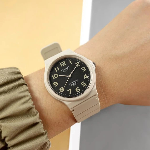 Наручний годинник Casio MQ-24UC-8B Білий ультрабюджетний - зображення 3