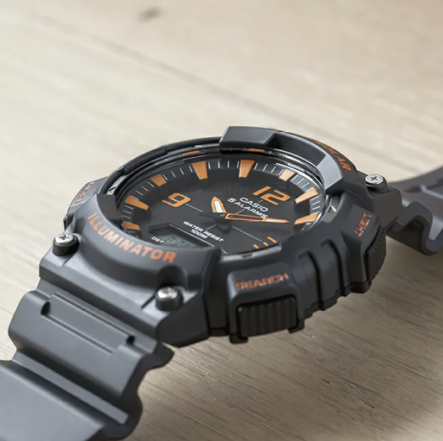 Часы наручные мужские CASIO AQ-S810W-8A представлены в черно-оранжевой цветовой гамме. - изображение 7