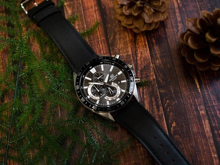 Чорний наручний годинник Casio EFV-620L-1AVUEF з сріблястими елементами. - зображення 4