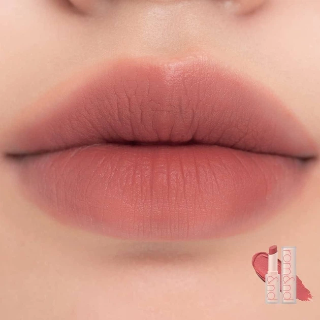 Помада в нейтральном нюдовом оттенке Rom&nd Zero Matte Lipstick #07 Envy me - изображение 3
