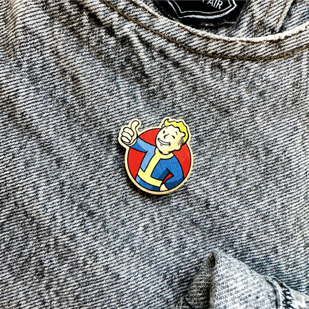 Пін (значок) із дерева на одяг «Волт-бой» (Фоллаут, геймер, Vault boy ...