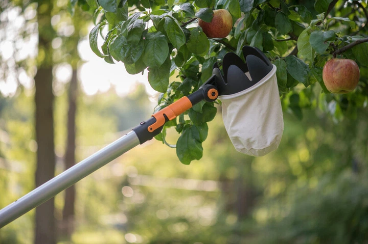 Збирач фруктів Fiskars QuikFit UP80 (1000693/136950) - Фото 5 Збирач фруктів Fiskars QuikFit UP80 (1000693/136950) - зображення 5