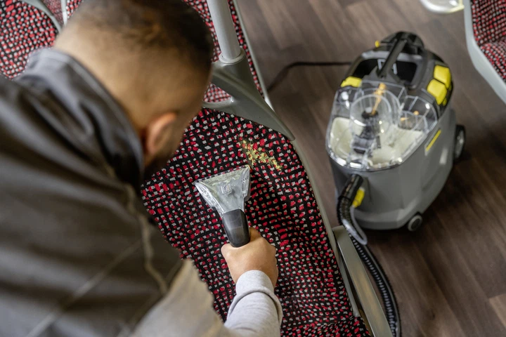 Odkurzacz przemysłowy Karcher Puzzi 8/1 C 1.100-240.0 - obraz 5