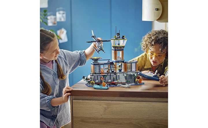 Конструктор LEGO Поліцейський острів-в'язниця 980 деталей (60419) - изображение 3