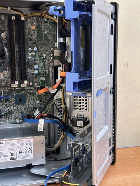 Компьютер Dell OptiPlex 7040 Tower / Intel Core i5-6500 (4 ядра по 3.2 -3.6 GHz) / 8 GB DDR4 / no HDD / HD Graphics 530 / 240W / DVD-RW / DisplayPort / HDMI б/у - Фото 10 Компьютер Dell OptiPlex 7040 Tower / Intel Core i5-6500 (4 ядра по 3.2 -3.6 GHz) / 8 GB DDR4 / no HDD / HD Graphics 530 / 240W / DVD-RW / DisplayPort / HDMI б/у - изображение 10