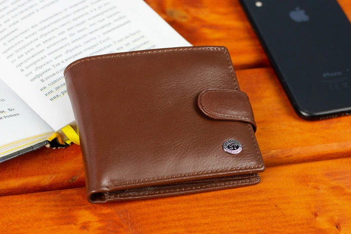 Шкіряне чоловіче портмоне 11,5х9,5х2,5 ST Leather В103 з секціями під карти Коричневий - зображення 2
