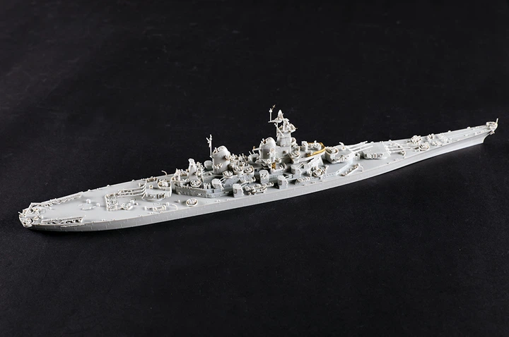 Сборная модель 1/700 линкор USS Missouri BB-63 Trumpeter 06748 - изображение 16
