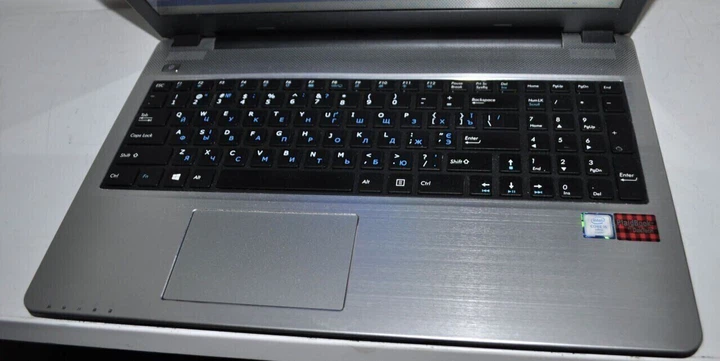 Ноутбук Pegatron D15S PlaidBook / 15.6" (1366x768) TN / Intel Core i5-6200U (2 (4) ядра по 2.3 - 2.8 GHz) / 8 GB DDR3 / 240 GB SSD NEW / Intel HD Graphics 520 / WebCam / АКБ NEW / Windows 11 Pro б/в - Фото 7 Ноутбук Pegatron D15S PlaidBook / 15.6" (1366x768) TN / Intel Core i5-6200U (2 (4) ядра по 2.3 - 2.8 GHz) / 8 GB DDR3 / 240 GB SSD NEW / Intel HD Graphics 520 / WebCam / АКБ NEW / Windows 11 Pro б/в - зображення 7