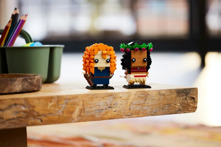 Zestaw klocków LEGO BrickHeadz Vaiana i Merida 410 elementów (40621) - obraz 8