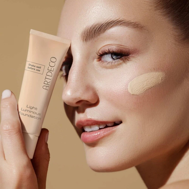 Тональна основа Artdeco Light Luminous 14 Warm Beige Sand 25 мл (4052136160727) - зображення 4