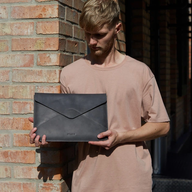Кожаный чехол для MacBook Pro 16" 2019-2025 INCARNE Message Серый - изображение 2