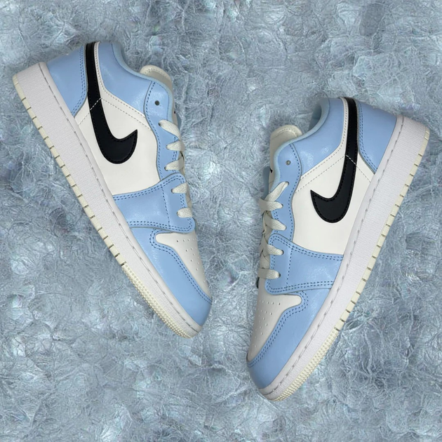 Light blue best sale nike jordans