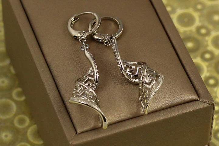 Сережки Xuping Jewelry підвіски завитки 4.5 см сріблясті - Фото 2 Сережки Xuping Jewelry підвіски завитки 4.5 см сріблясті - зображення 2