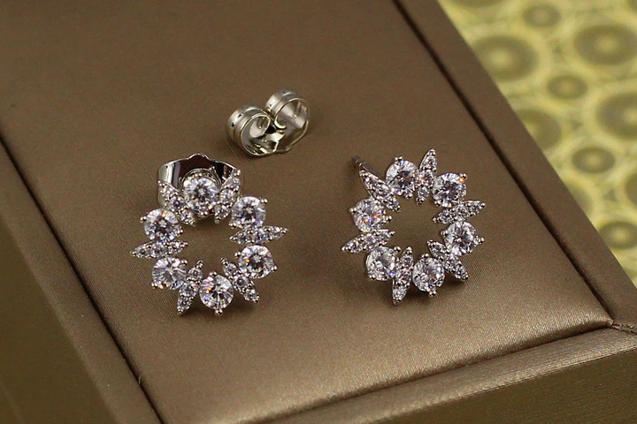 Серьги гвоздики Xuping Jewelry венец судьбы 1,4 см серебристые - Фото 1 Серьги гвоздики Xuping Jewelry венец судьбы 1,4 см серебристые - изображение 1