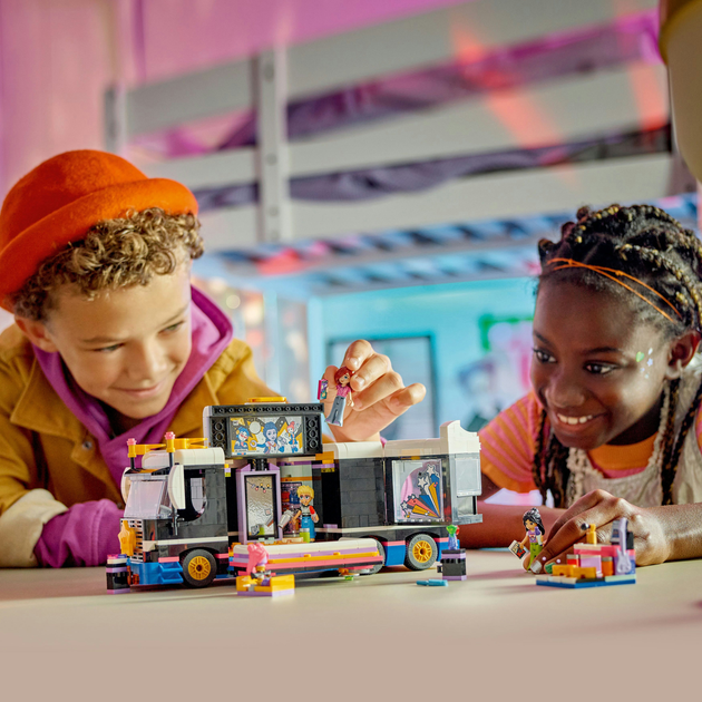 Zestaw klocków LEGO Friends Autobus koncertowy gwiazdy popu 845 elementów (42619) - obraz 8
