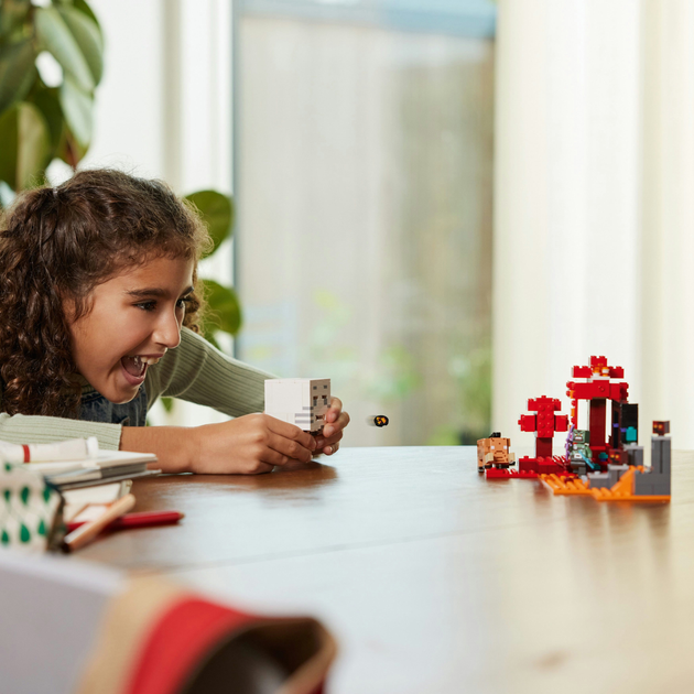 Конструктор LEGO Minecraft Засідка біля порталу в Нижній світ 352 деталей (21255) - зображення 8