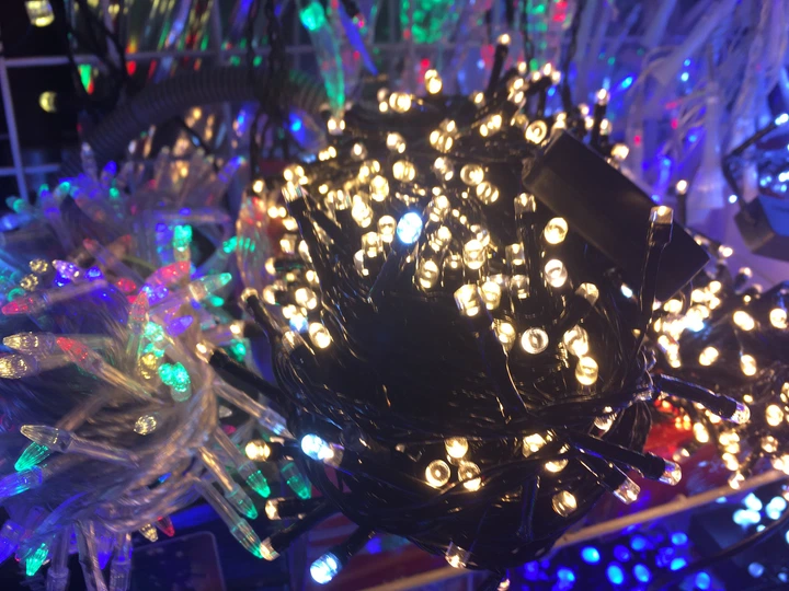 Світлодіодна гірлянда 400 LED шампань чорний провід - Фото 1 Світлодіодна гірлянда 400 LED шампань чорний провід - зображення 1