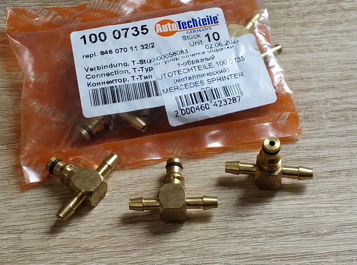 Штуцер шланга обратки т-образный AUTOTECHTEILE 100 0735