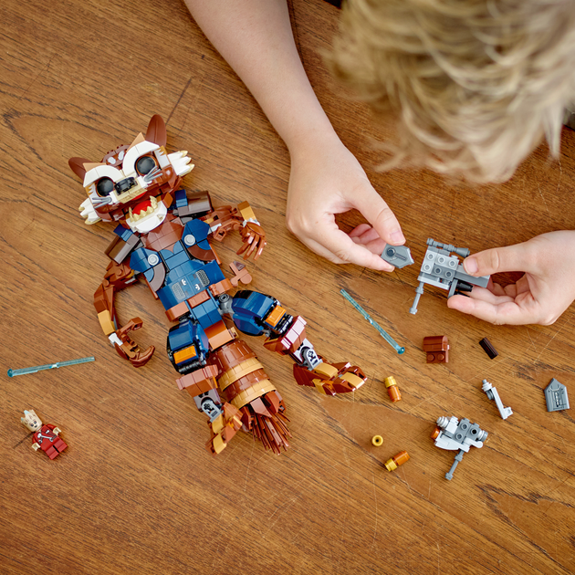Zestaw klocków LEGO Super Heroes Rocket i Mały Groot 566 elementów (76282) - obraz 10