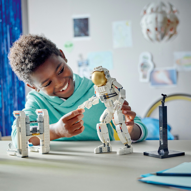 Zestaw klocków LEGO Creator Astronauta 647 elementów (31152) - obraz 10