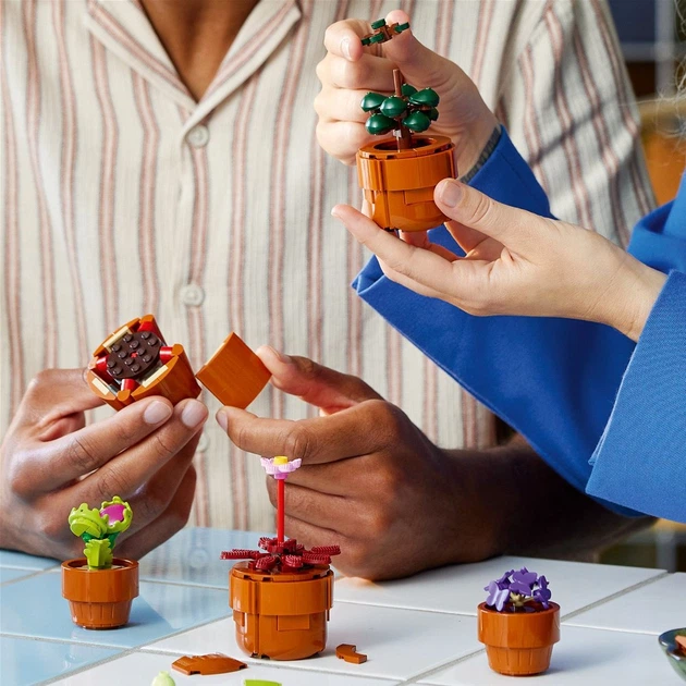 Конструктор LEGO Botanicals Миниатюрные растения 758 деталей