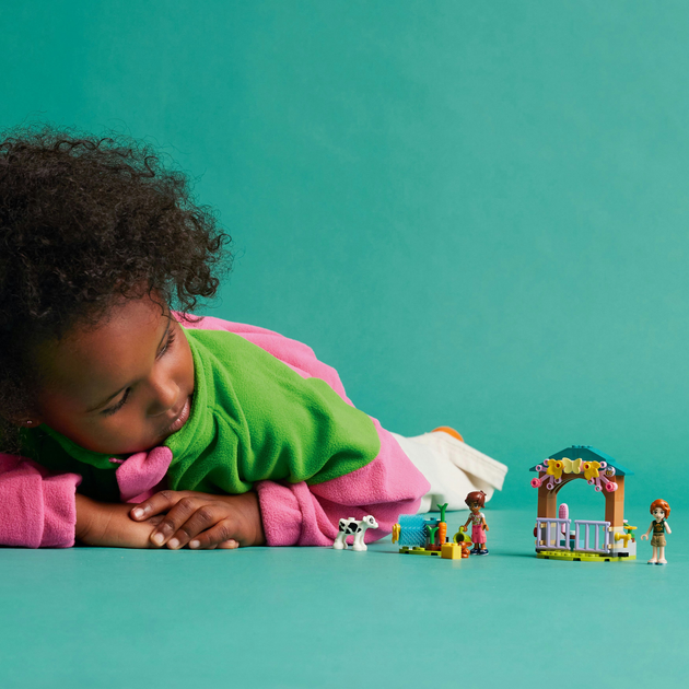 Zestaw klocków LEGO Friends Szopa cielątka Autumn 79 elementów (42607) - obraz 6