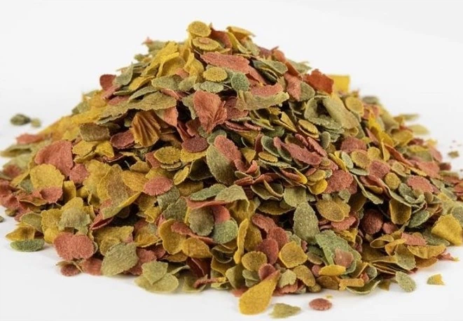 Корм для прудовых рыб Аквариус Koi Menu Chips (чипсы для карпов Кои) банка 600 мл (150г) - изображение 2