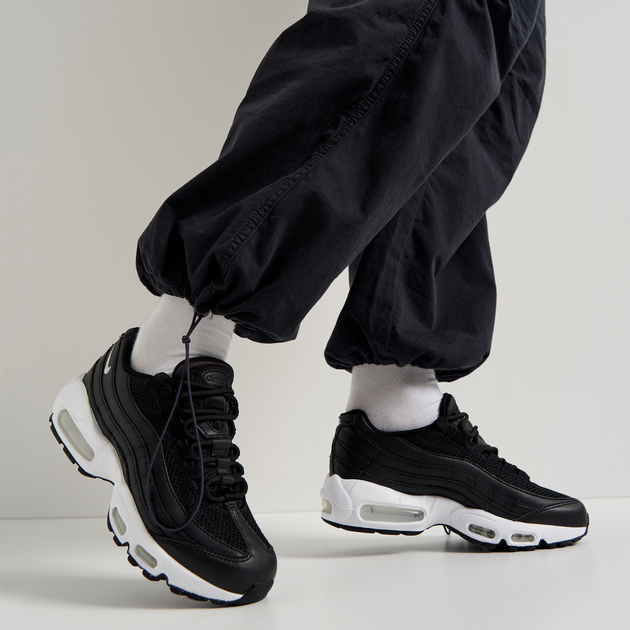 Жіночі кросівки Nike Air Max 95 DH8015-001 36 (5.5US) 22.5 см Чорні (195866187955) - зображення 2