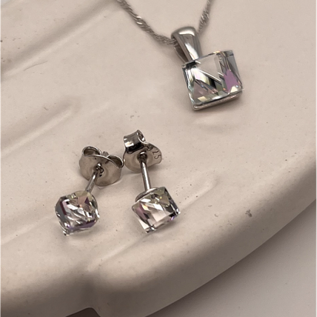Срібні сережки Spark зі Swarovski Cube Studs Small K48414C - Фото 4 Срібні сережки Spark зі Swarovski Cube Studs Small K48414C - изображение 4