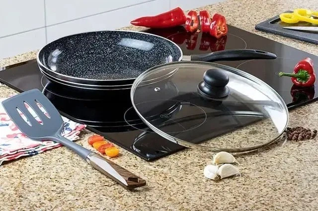 Сковорода 22см с крышкой UNIQUE UN-5163 с антипригарным покрытием – фото,  отзывы, характеристики в интернет-магазине ROZETKA от продавца: Perevirenyy  | Купить в Украине: Киеве, Харькове, Днепре, Одессе, Запорожье, Львове