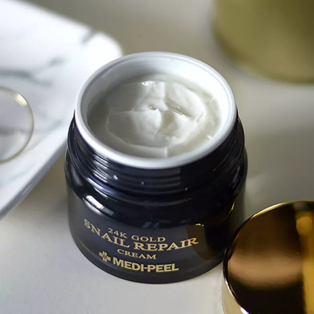 Крем для обличчя з колоїдним золотом MEDI-PEEL 24k Gold Snail Repair Cream 50 мл - Фото 2 Крем для обличчя з колоїдним золотом MEDI-PEEL 24k Gold Snail Repair Cream 50 мл - зображення 2