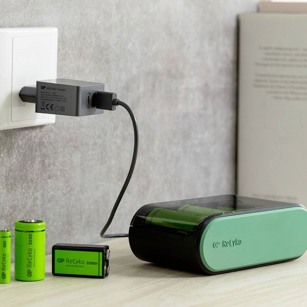 Ładowarka AA/AAA/9V/C GP ReCyko Universal Battery Charger B631 (USB) (4891199204210) - obraz 11