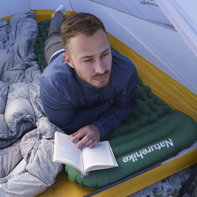 Матрац надувний з підголівником Naturehike CNK2300DZ0001 Темно-зелений (6976023929540) - зображення 2