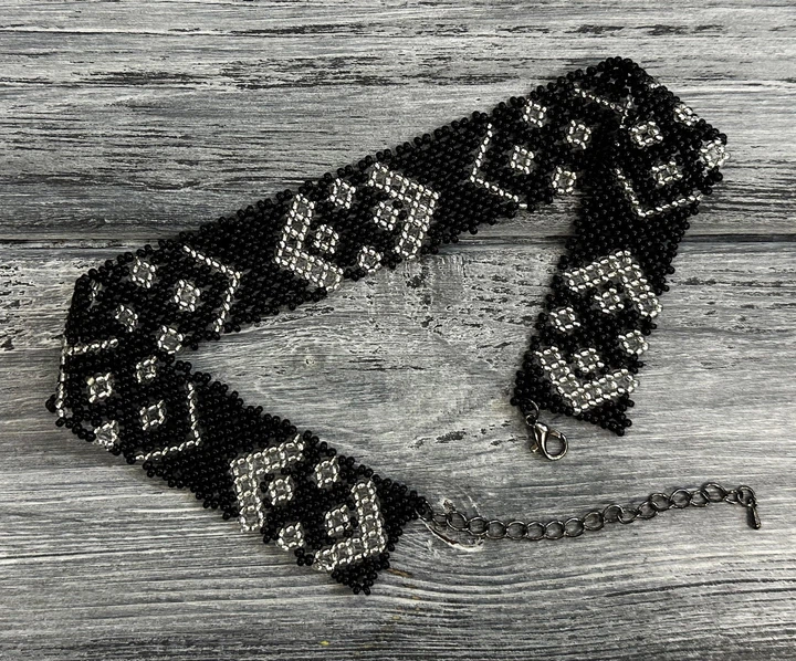 Традиционное украинское ожерелье чокер из бисера HatynkaUA Necklace в этностиле ручной работы Черный с серебром (SUN999_44_1) - Фото 1 Традиционное украинское ожерелье чокер из бисера HatynkaUA Necklace в этностиле ручной работы Черный с серебром (SUN999_44_1) - изображение 1