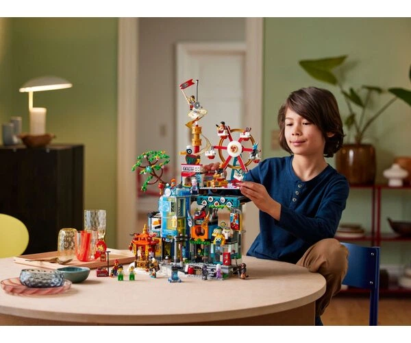 Конструктор LEGO Monkie Kid 5 років Мегаполісу (80054) – игрушки с