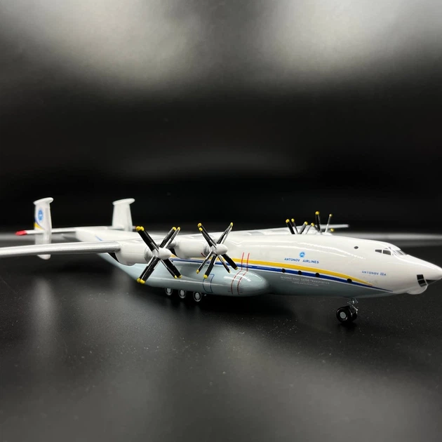 Модель літака Антонов Ан-22 