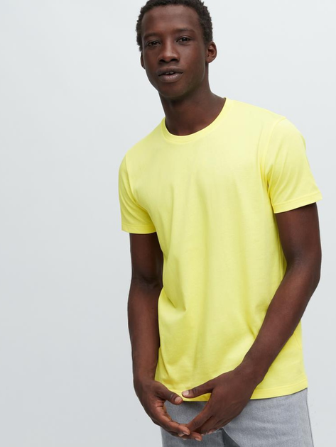 Футболка мужская Uniqlo 514118054 L Желтая (1159797395) – в интернет ...