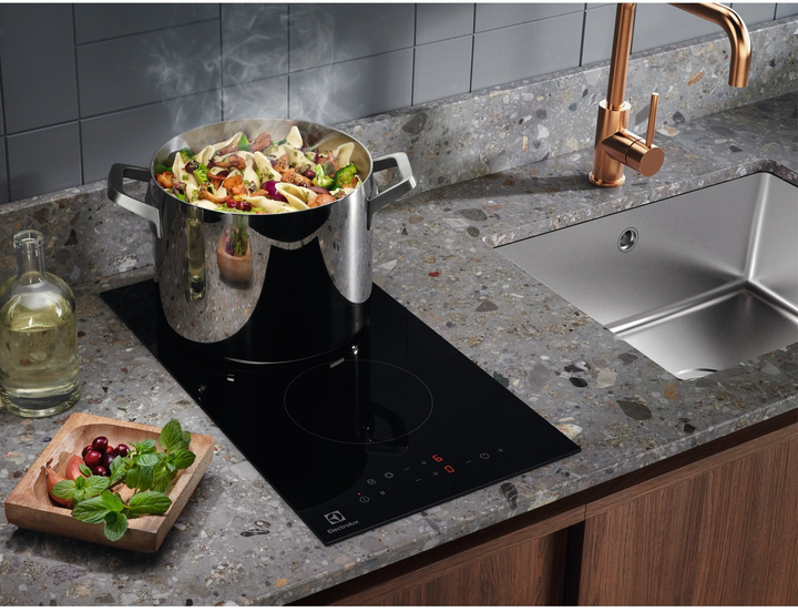 Варильна поверхня електрична Electrolux LHR3233CK - зображення 3