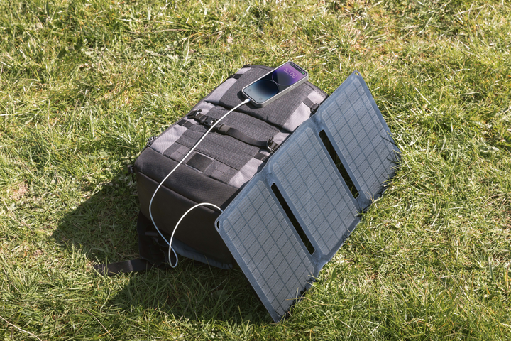 Портативна сонячна панель Sandberg 420-70 Solar Charger 21W 2xUSB Black - зображення 5