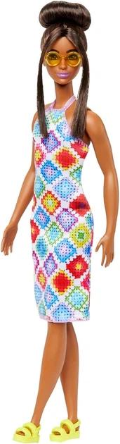 Кукла Барби Модница в красочном вязаном платье Barbie Fashionistas Colorful Crochet Halter Dress 210 (HJT07) - Фото 3 Кукла Барби Модница в красочном вязаном платье Barbie Fashionistas Colorful Crochet Halter Dress 210 (HJT07) - изображение 3