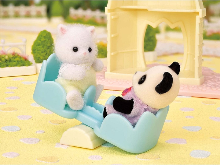 Zestaw figurek do zabawy Epoch Sylvanian Families Baby Windmill Park (5054131055267) - obraz 4