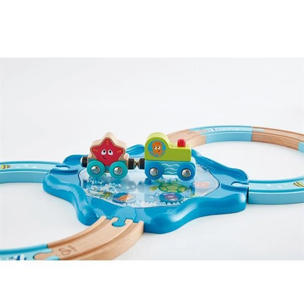 Игрушечная железная дорога Hape Подводный мир 15 эл. (E3827) - Фото 3 Игрушечная железная дорога Hape Подводный мир 15 эл. (E3827) - изображение 3