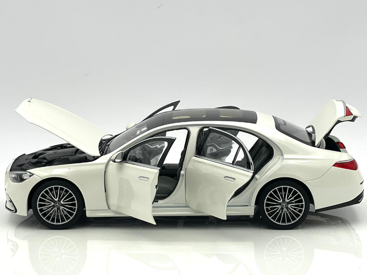 Модель автомобиля Mercedes-Benz S-Class (W223) AMG Line White