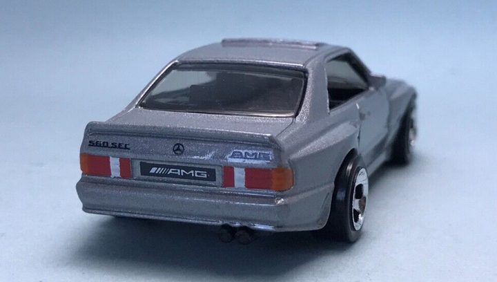 Машинка Базовая Hot Wheels '89 Mercedes-Benz 560 SEC AMG Turbo 1:64 HKK85 Metallic Silver - изображение 4