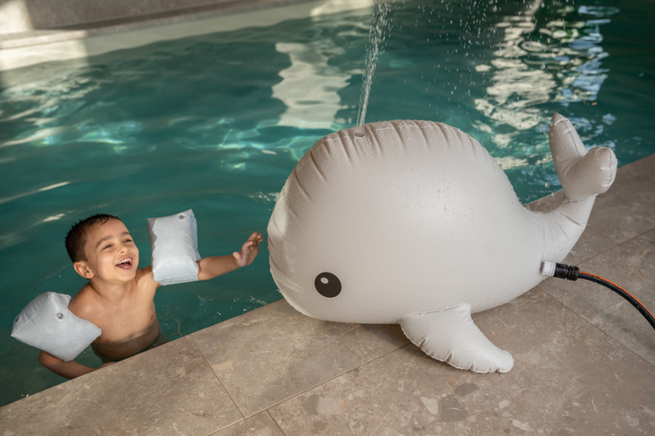 Водна іграшка Filibabba Sprinkler Toy Christian the Whale (5712804025756) - зображення 4