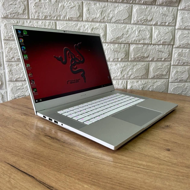 Игровой ноутбук Б-класс Razer Blade 15 RZ09-0301 Silver / 15.6