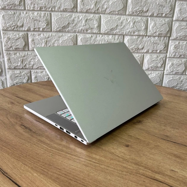 Игровой ноутбук Б-класс Razer Blade 15 RZ09-0301 Silver / 15.6