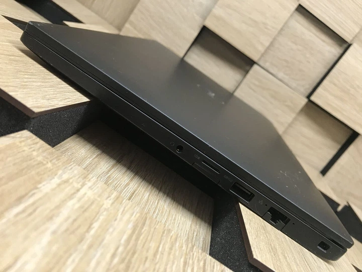 Ноутбук Б-класс Dell Latitude 7490 / 14" (1920x1080) IPS / Intel Core i5-8350U (4 (8) ядра по 1.7 - 3.6 GHz) / 8 GB DDR4 / 256 GB SSD M.2 / Intel UHD Graphics 620 / WebCam / USB 3.1 / HDMI б/у - Фото 6 Ноутбук Б-класс Dell Latitude 7490 / 14" (1920x1080) IPS / Intel Core i5-8350U (4 (8) ядра по 1.7 - 3.6 GHz) / 8 GB DDR4 / 256 GB SSD M.2 / Intel UHD Graphics 620 / WebCam / USB 3.1 / HDMI б/у - изображение 6